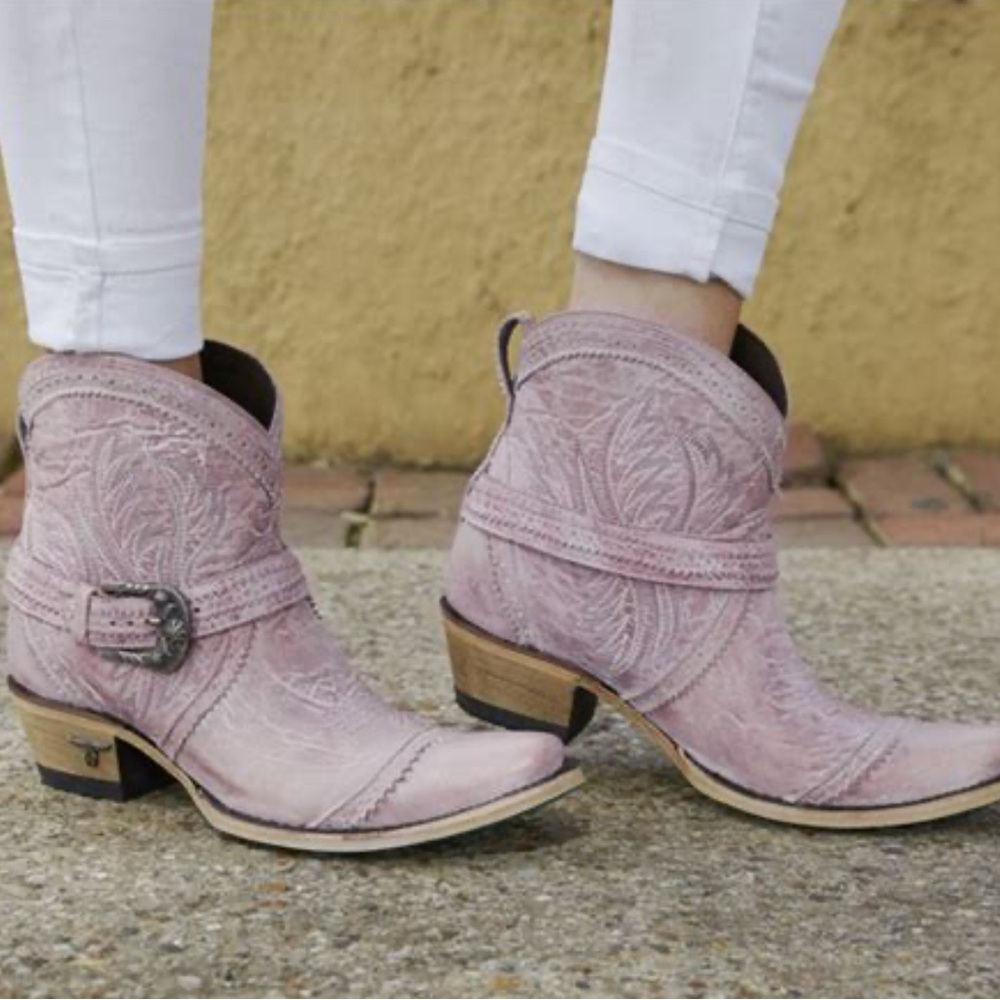 💕 Lane Ballyhoo Booties - Pink - Make an Offer!